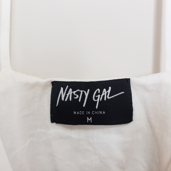 Nasty Gal cotton embroidered hem mini dress - Picture 3 of 4